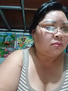 Snapshot of Monglan-c chatting on 06/05/26, 11:05 Monglan-c online show from 06/05/26, 11:05