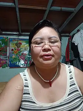 Snapshot of Monglan-c chatting on 06/19/26, 02:10 Monglan-c online show from 06/19/26, 02:10