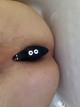 Snapshot of SERRHOT chatting on 04/03/26, 03:54 SERRHOT online show from 04/03/26, 03:54