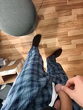 Snapshot of MassiveMask chatting on 04/07/26, 08:15 MassiveMask online show from 04/07/26, 08:15