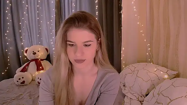 Alisa Swan  online show from 05/06/26, 02:55