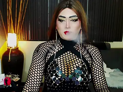 Snapshot of HugexMsLovelyxCock chatting on 05/27/26, 08:17 HugexMsLovelyxCock online show from 05/27/26, 08:17
