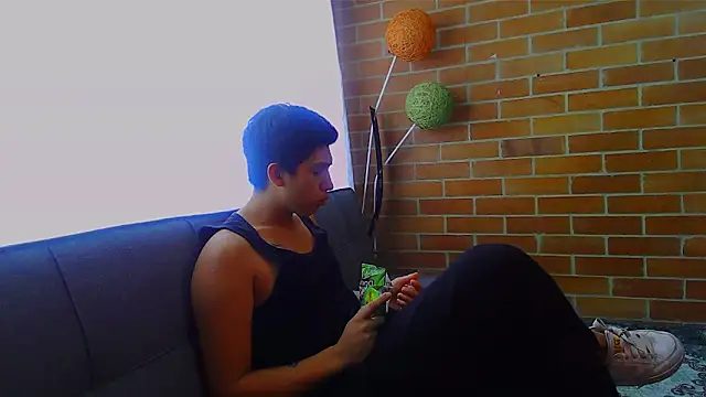 Snapshot of ethann2_ chatting on 04/01/26, 04:04 ethann2 online show from 04/01/26, 04:04