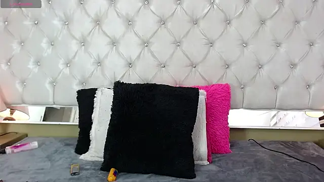 Snapshot of MistressNyx_ chatting on 05/20/26, 08:37 MistressNyx online show from 05/20/26, 08:37