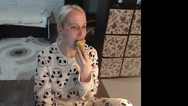 Snapshot of Sweet_hot_shrmp chatting on 04/19/26, 08:55 Sweet hot shrmp online show from 04/19/26, 08:55