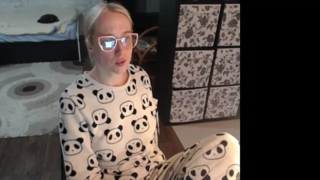 Snapshot of Sweet_hot_shrmp chatting on 04/28/26, 02:27 Sweet hot shrmp online show from 04/28/26, 02:27