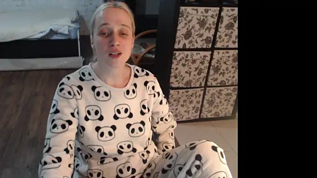 Snapshot of Sweet_hot_shrmp chatting on 05/01/26, 12:26 Sweet hot shrmp online show from 05/01/26, 12:26