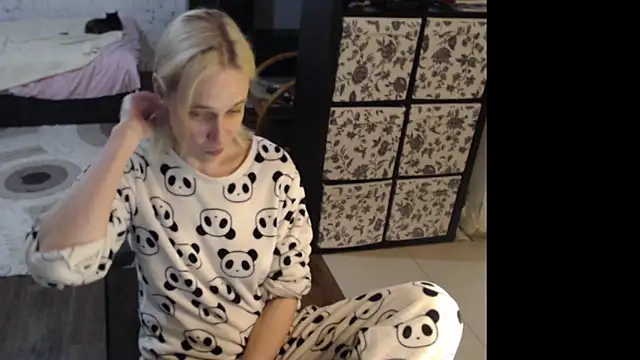 Snapshot of Sweet_hot_shrmp chatting on 05/18/26, 08:58 Sweet hot shrmp online show from 05/18/26, 08:58