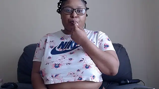 Snapshot of xxZoeyx chatting on 11/23/25, 05:40 xxZoeyx online show from 11/23/25, 05:40