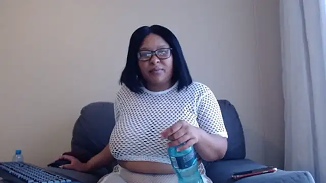 Snapshot of xxZoeyx chatting on 01/18/26, 04:16 xxZoeyx online show from 01/18/26, 04:16