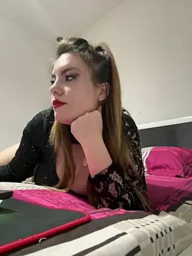 Snapshot of SilkObsession chatting on 04/06/26, 10:54 SilkObsession online show from 04/06/26, 10:54