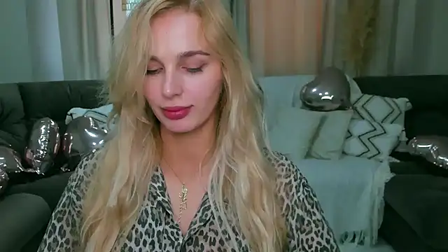 Snapshot of blonde__flirt chatting on 04/01/26, 05:08 blonde flirt online show from 04/01/26, 05:08