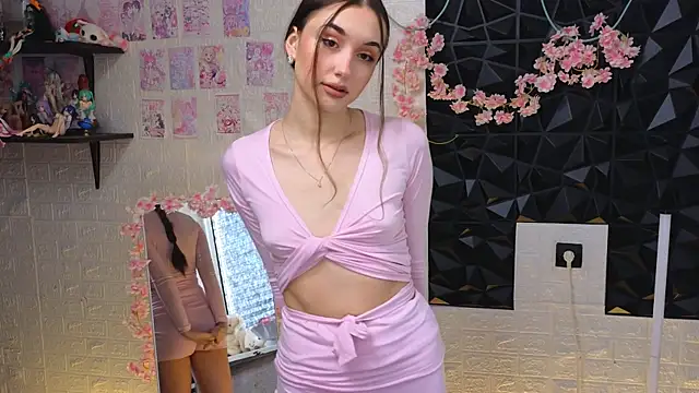 Snapshot of belle_cute chatting on 04/08/26, 02:00 belle cute online show from 04/08/26, 02:00