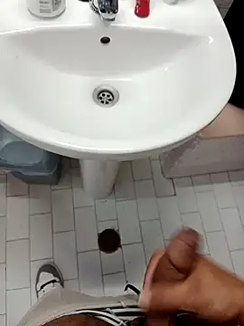 maicolvalejo4444 online show from 04/03/26, 06:28