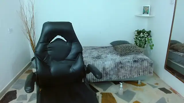 Snapshot of Valeriamora_ chatting on 04/01/26, 01:41 Valeriamora online show from 04/01/26, 01:41