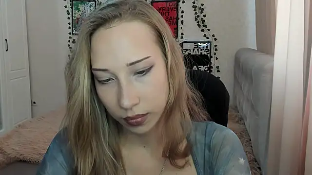 Snapshot of Emmarayder chatting on 05/20/26, 11:05 Emmarayder online show from 05/20/26, 11:05