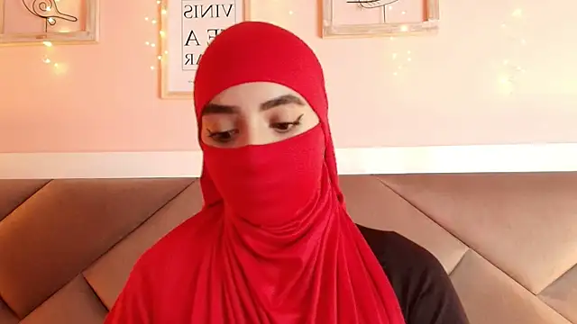 Snapshot of nayira_ chatting on 03/31/26, 08:31 nayira online show from 03/31/26, 08:31