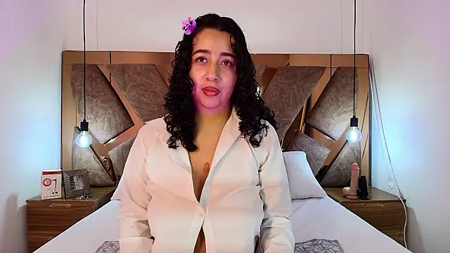 bella swwan  online show from 05/06/26, 04:12