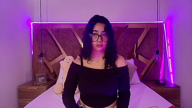 bella swwan  online show from 06/09/26, 01:45