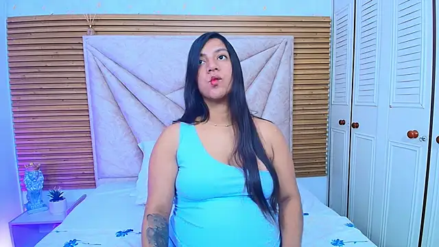 Lunaa Rossee online show from 05/15/26, 07:43