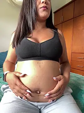 Snapshot of carolina_flor chatting on 04/01/26, 05:43 carolina flor online show from 04/01/26, 05:43