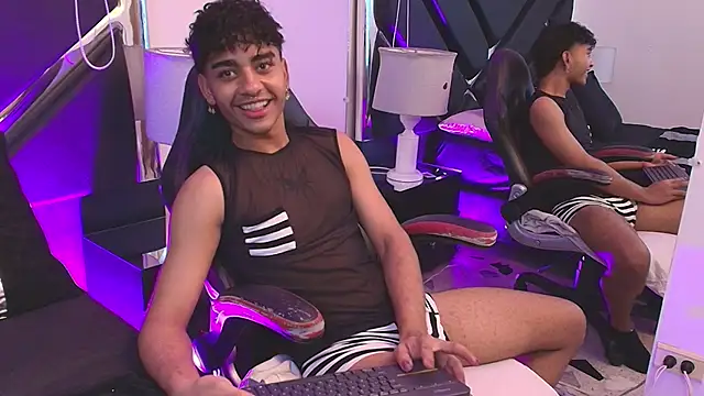 Snapshot of MiikeOthon chatting on 04/02/26, 04:54 MiikeOthon online show from 04/02/26, 04:54