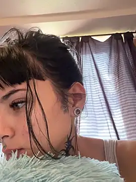 Snapshot of Babeel_ chatting on 06/07/26, 05:49 Babeel online show from 06/07/26, 05:49