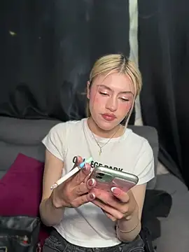 Lia fire online show from 04/19/26, 02:55