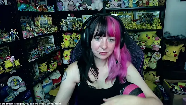 Snapshot of CutieTracer chatting on 07/12/26, 04:42 CutieTracer online show from 07/12/26, 04:42
