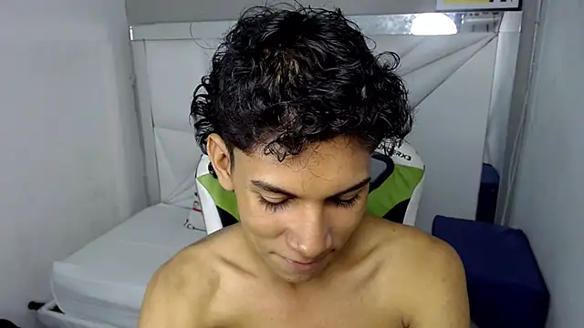 Snapshot of Taylorr_junior_ chatting on 03/31/26, 04:46 Taylorr junior online show from 03/31/26, 04:46