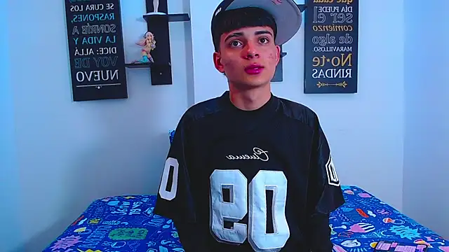 Snapshot of milo_hot_ chatting on 03/31/26, 07:58 milo hot online show from 03/31/26, 07:58