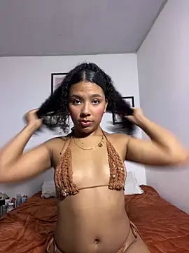 Snapshot of Cristall___ll chatting on 04/01/26, 08:28 Cristall ll online show from 04/01/26, 08:28