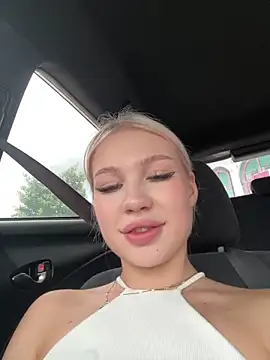 Snapshot of Kiss_Auroraa chatting on 05/15/26, 05:03 Kiss Auroraa online show from 05/15/26, 05:03