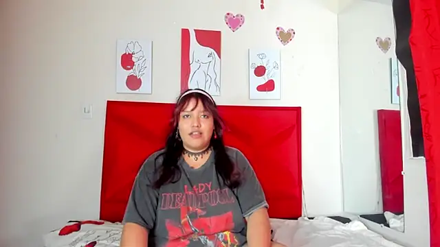 Snapshot of AleSweet_1 chatting on 04/18/26, 01:26 AleSweet 1 online show from 04/18/26, 01:26
