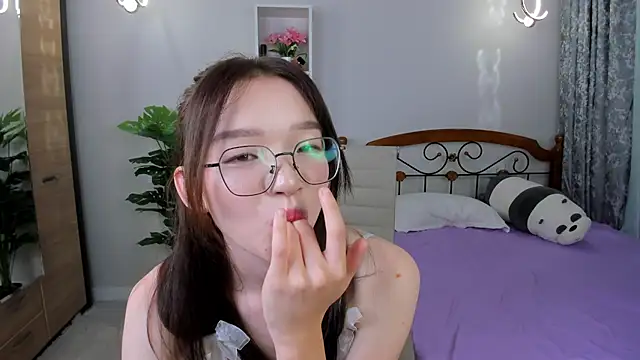 Snapshot of syuri_sun chatting on 06/30/26, 04:41 syuri sun online show from 06/30/26, 04:41