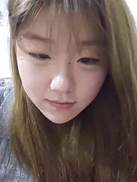 Snapshot of mianmian-666 chatting on 06/04/26, 12:44 mianmian-666 online show from 06/04/26, 12:44
