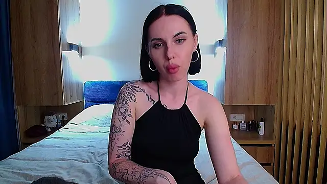 Snapshot of Sour_Berry_ chatting on 05/14/26, 04:25 Sour Berry online show from 05/14/26, 04:25