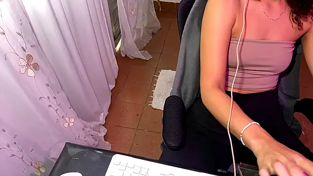 petitecurlybrunette online show from 05/15/26, 02:13