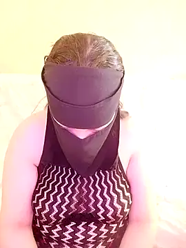 Snapshot of Queen_Lola chatting on 04/01/26, 01:52 Queen Lola online show from 04/01/26, 01:52