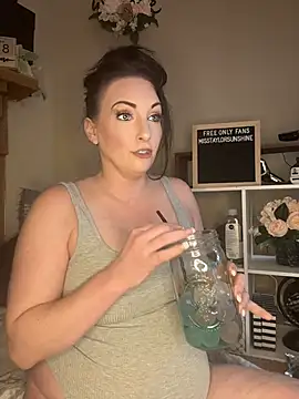 Snapshot of taylorsunshine chatting on 06/21/26, 10:34 taylorsunshine online show from 06/21/26, 10:34