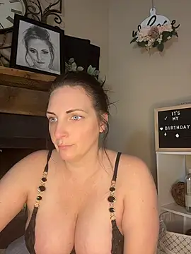 Snapshot of taylorsunshine chatting on 07/18/26, 07:39 taylorsunshine online show from 07/18/26, 07:39