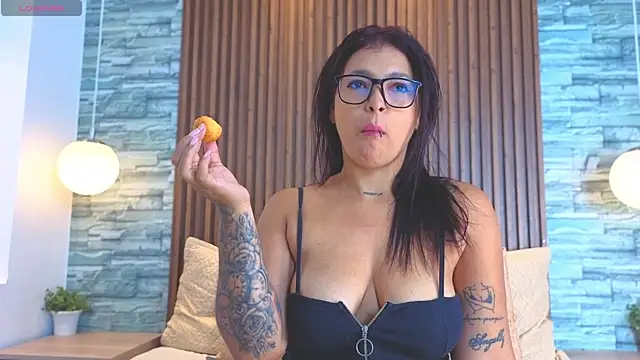 Snapshot of Mia_milf_x chatting on 06/09/26, 11:22 Mia milf x online show from 06/09/26, 11:22