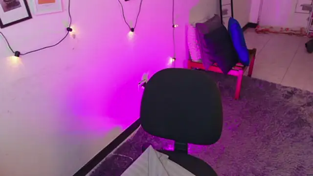 Snapshot of swag_hoe chatting on 04/07/26, 09:15 swag hoe online show from 04/07/26, 09:15