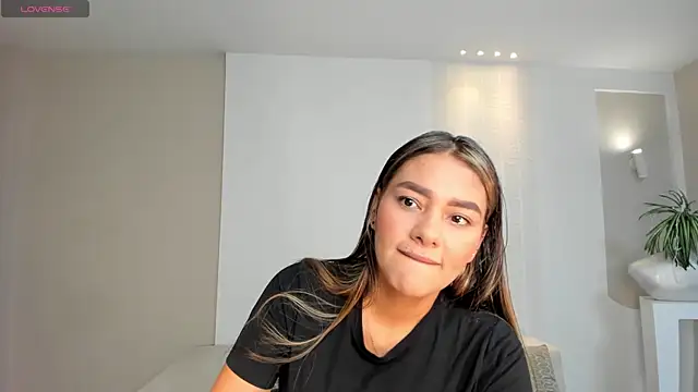 SophieWatsonX online show from 05/10/26, 11:04