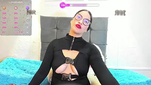 Snapshot of Valeri_Martin chatting on 05/25/26, 11:11 Valeri Martin online show from 05/25/26, 11:11
