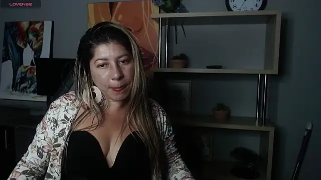 Snapshot of Milan_Moon chatting on 04/07/26, 09:15 Milan Moon online show from 04/07/26, 09:15