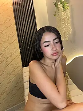 Snapshot of alannajade chatting on 04/01/26, 02:01 alannajade online show from 04/01/26, 02:01