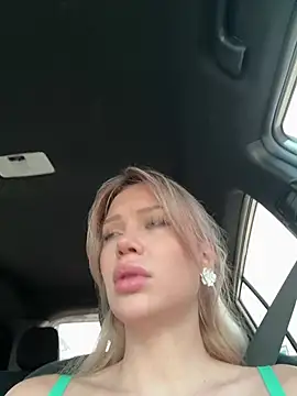 Snapshot of Girl-Mia chatting on 04/02/26, 05:38 Girl-Mia online show from 04/02/26, 05:38