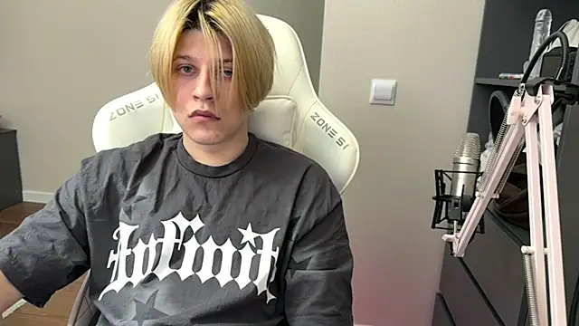 Snapshot of loverria1 chatting on 04/03/26, 11:41 loverria1 online show from 04/03/26, 11:41