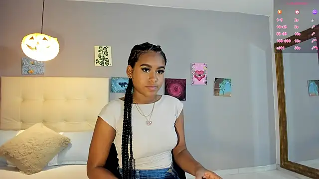 Melaniaa Roussee online show from 05/11/26, 02:17